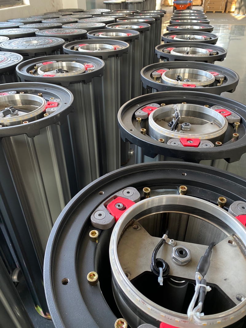 Electro - mechanical and hydraulic automatic rising bollards