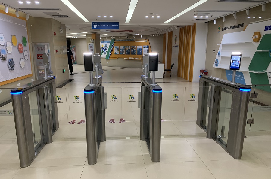 turnstile gate with face recognition device