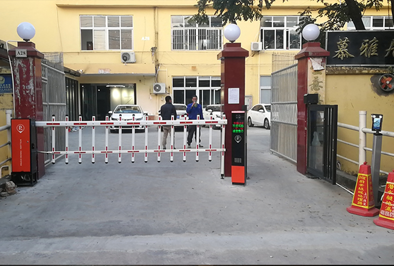 fence arm vehicle barrier
