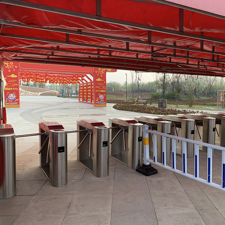Theme Park Turnstiles: How to Improve the Business in the First Entrance